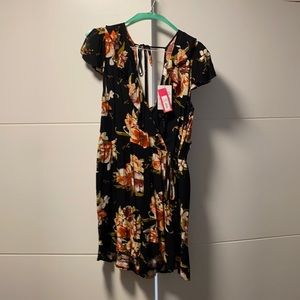 Large Romper. Tie back. NWT